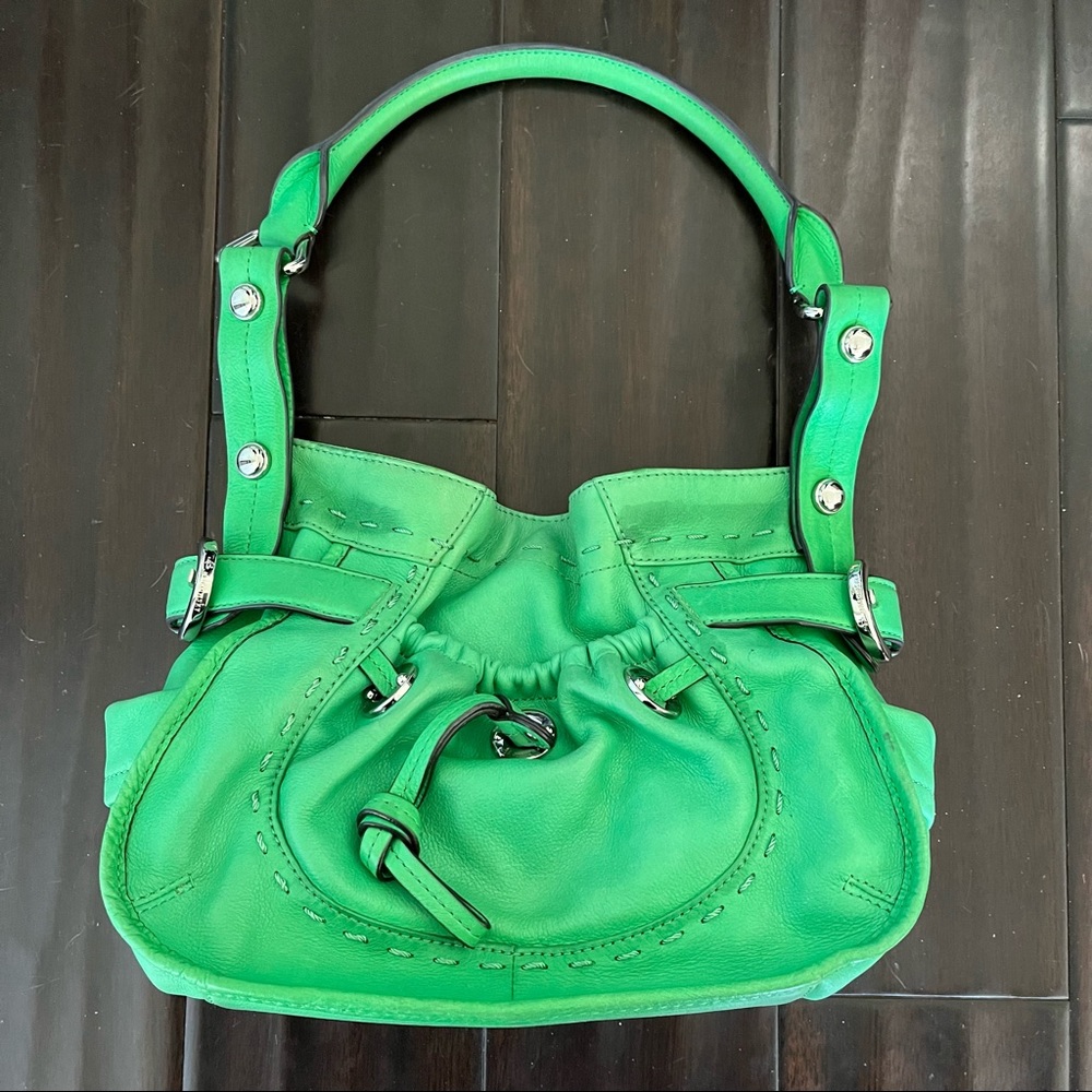 Makowsky Green Leather Shoulder Bag With Magnetic Closure - Picture 3 of 9